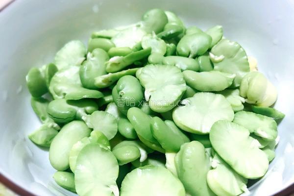 香酥蚕豆的做法图解1