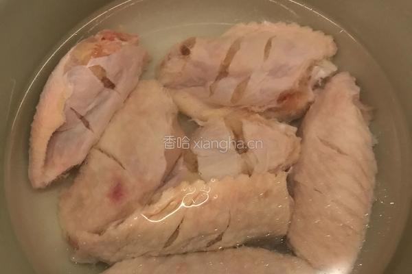 香蒜鸡翅的做法图解1