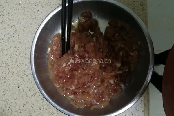 豆芽炒肉丝的做法图解1