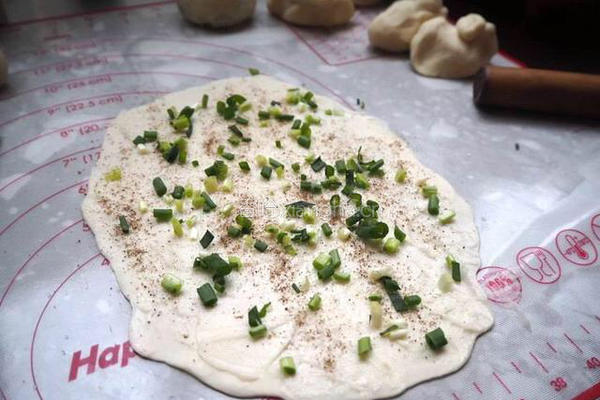 美味葱油饼的做法图解3