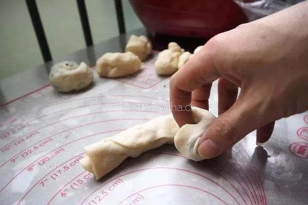 美味葱油饼的做法图解4