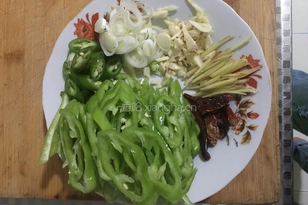 腊肉炒西兰花的做法图解3