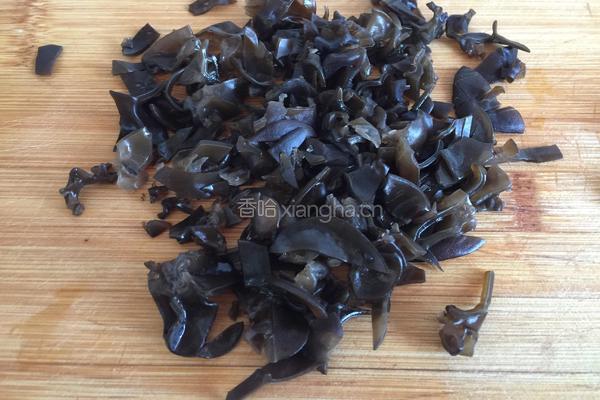 鱼子酱什锦包饭的做法图解1