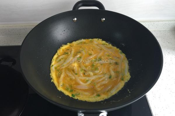 银鱼鸡蛋饼的做法图解4