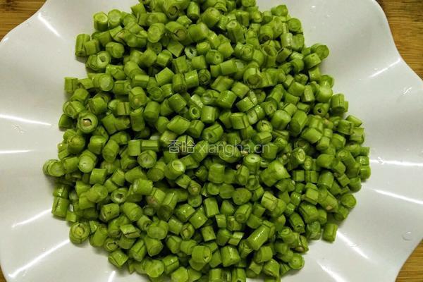 香辣肉末豆角的做法图解2
