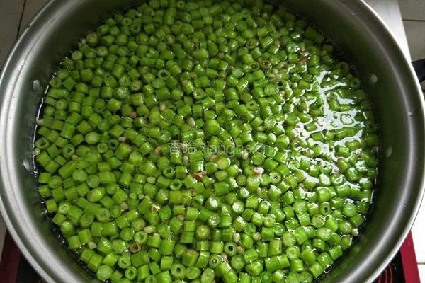 香辣肉末豆角的做法图解4