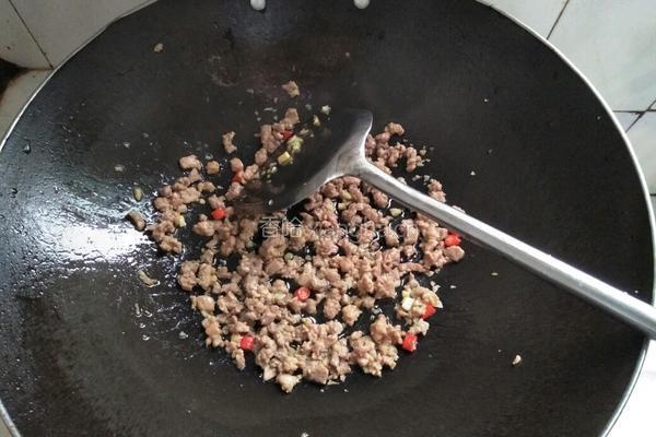 香辣肉末豆角的做法图解7