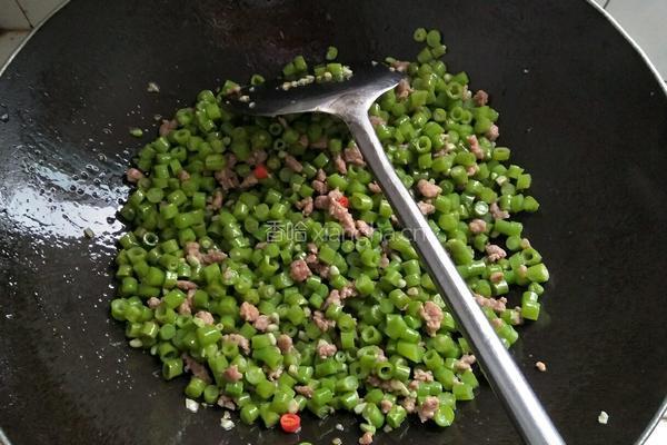 香辣肉末豆角的做法图解8