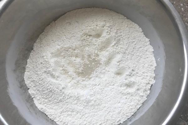 牛奶馒头的做法图解1