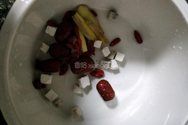 茯苓乳鸽汤的做法图解3