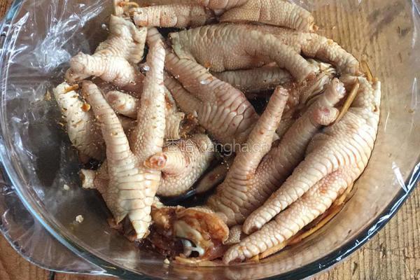 酸辣柠檬凤爪的做法图解1