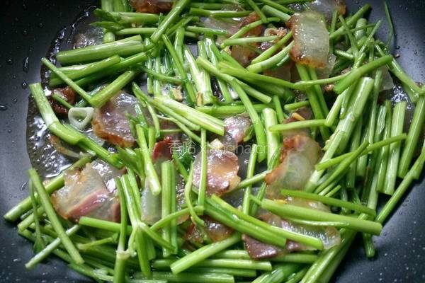 野芹菜炒腊肉的做法图解9