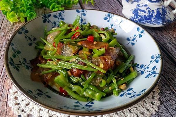 野芹菜炒腊肉的做法图解12