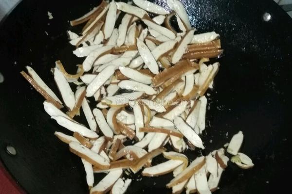 香干炒芹菜的做法图解5