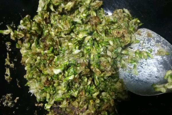 香煎槐花面条的做法图解2