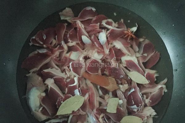 青椒炒鸭胗的做法图解3