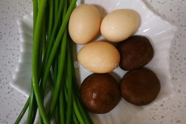 蒜苔炒鸡蛋的做法图解1