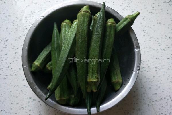 蒜蓉秋葵的做法图解1