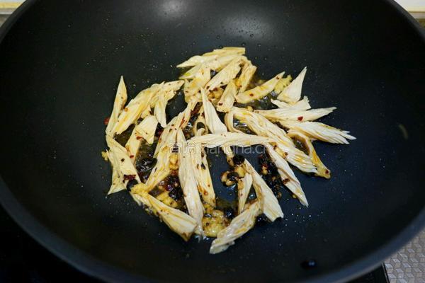 风味腐竹烩芹菜的做法图解7