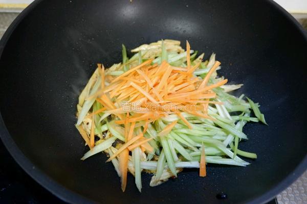 风味腐竹烩芹菜的做法图解8