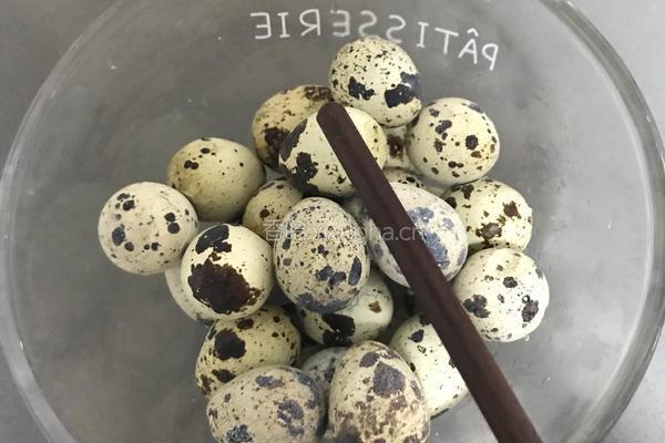 自制美味美肤五香鹌鹑蛋的做法图解2