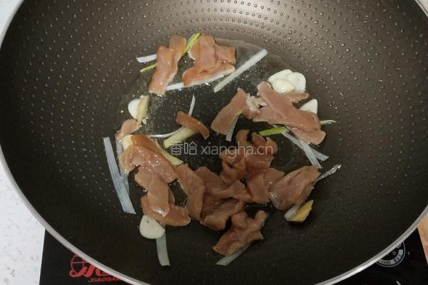 海鲜菇炒肉的做法图解7