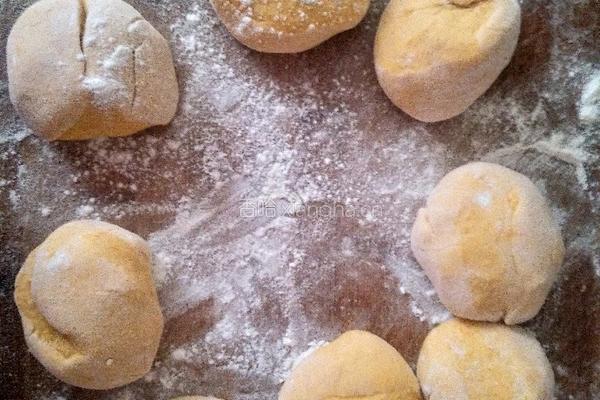 南瓜豆沙饼的做法图解6