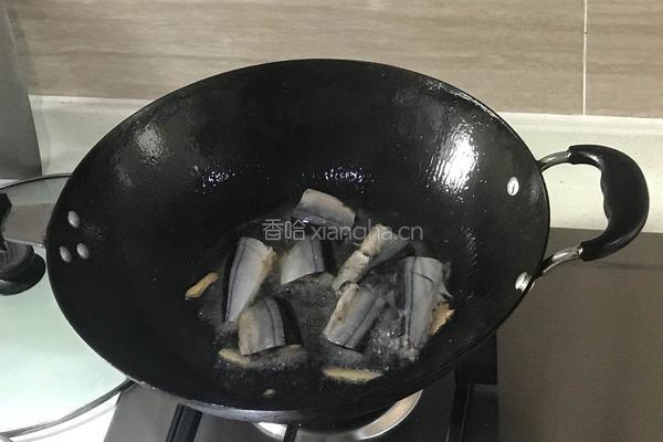 香煎秋刀鱼的做法图解4