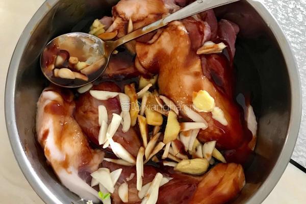 蜜汁叉烧(电饭锅版)的做法图解2