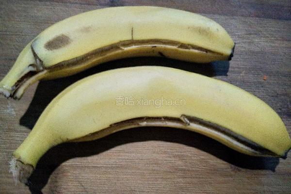 香蕉豆沙饼的做法图解1