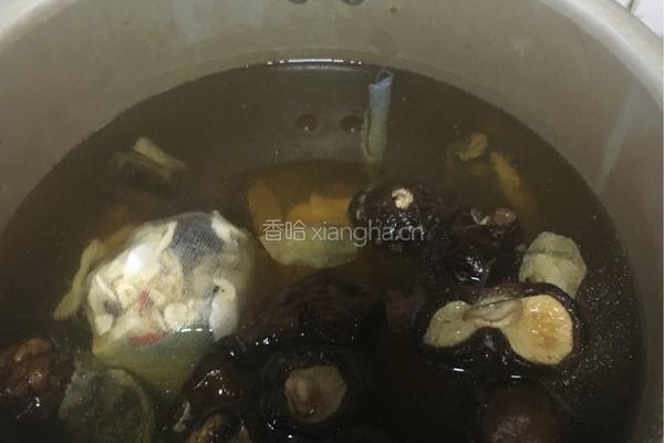 乌鸡滋补汤的做法图解3
