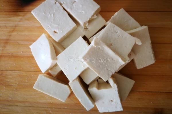 皮蛋拌豆腐的做法图解2