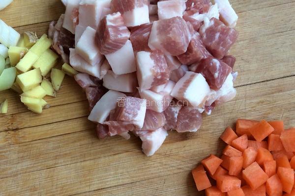 豌豆炒肉丁的做法图解2