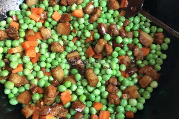 豌豆炒肉丁的做法图解5
