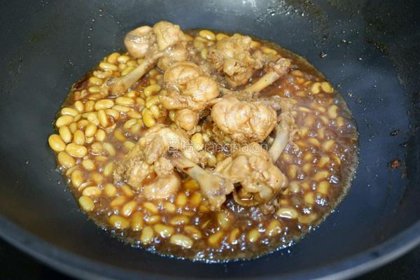 黄豆焖鸡锤的做法图解10