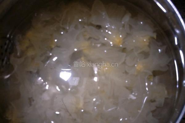 银耳红枣汤的做法图解4