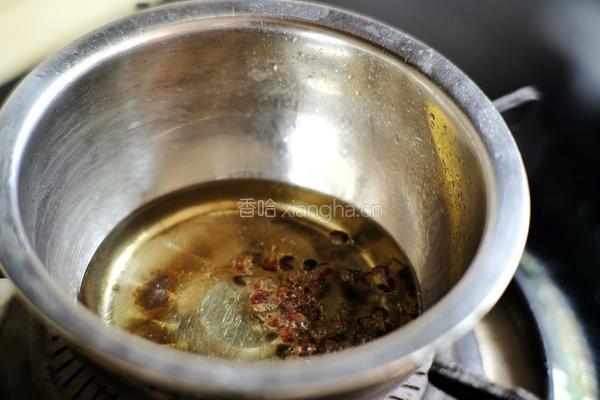 家常快手的 花椒油拌面的做法图解1