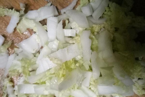 宝宝白菜米粉辅食的做法图解1