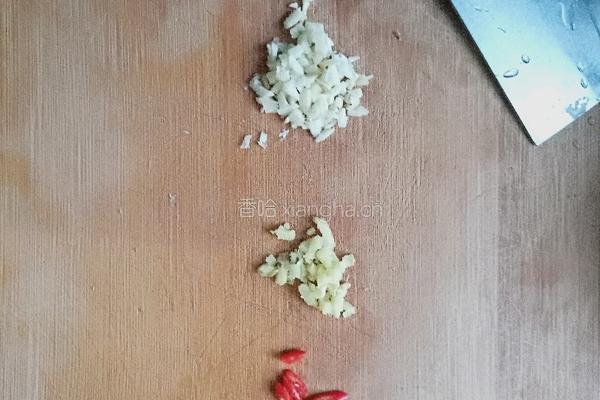 扁豆炒腊肉的做法图解1