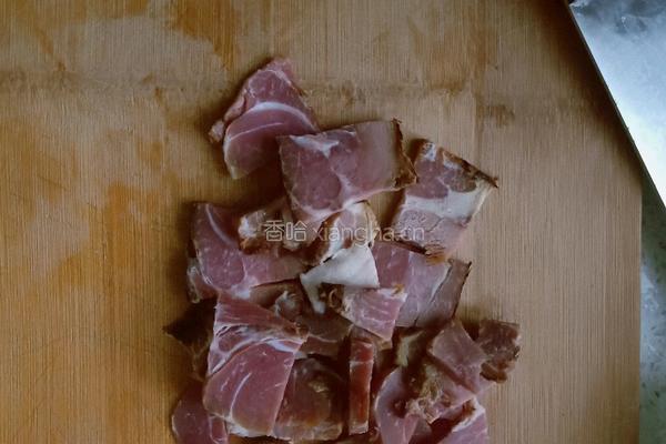 扁豆炒腊肉的做法图解2