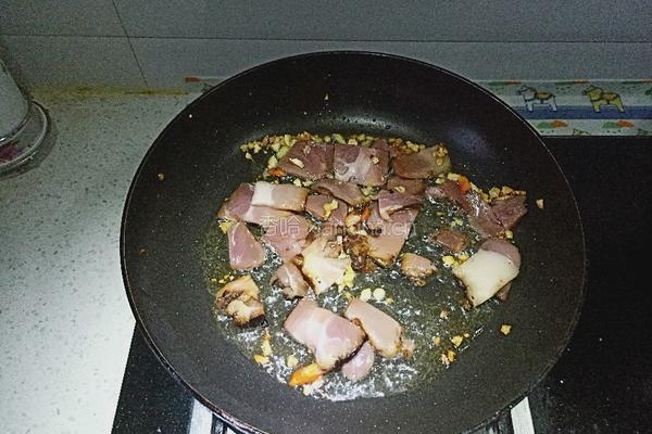 扁豆炒腊肉的做法图解5