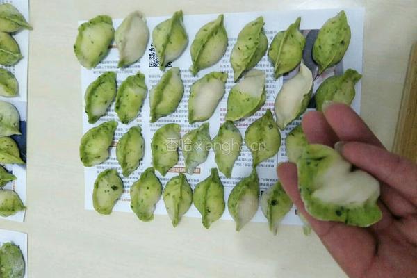 自制彩色水饺的做法图解4