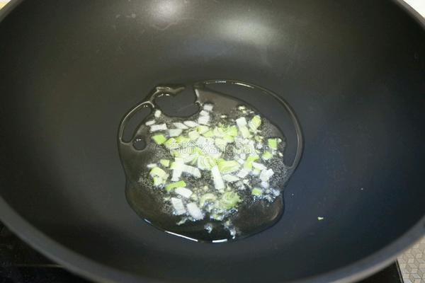 蒜苔炒蛋丝的做法图解3