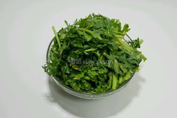 红极参炒茼蒿的做法图解1