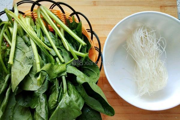 菠菜拌粉丝的做法图解1