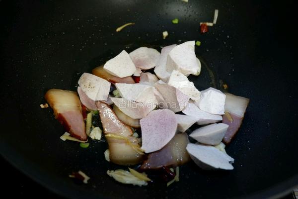 腊肉烧香芋的做法图解6