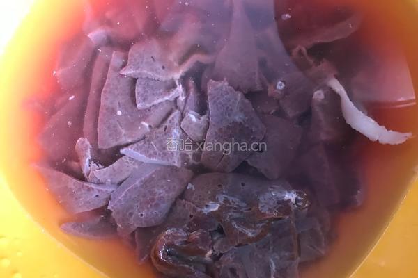 蒜苔炒猪肝的做法图解1