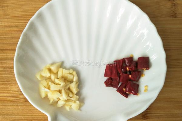 腊肉干煸豆角的做法图解3
