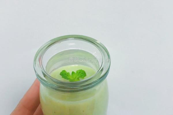 香蕉牛油果奶昔的做法图解4