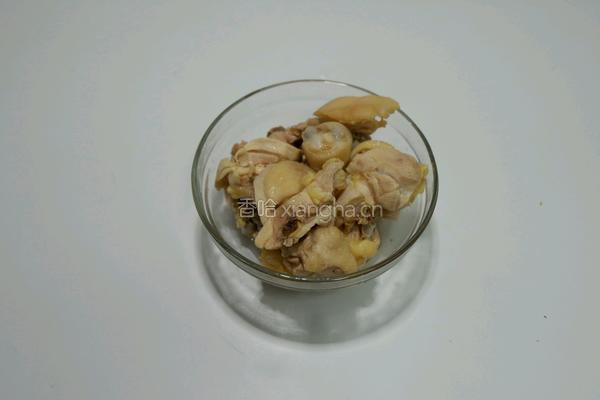 榛蘑炖鸡腿的做法图解3